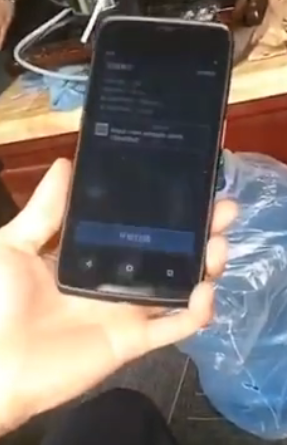红杏网IVY780手持终端读取瓶盖二维码VS基恩士手持终端.png